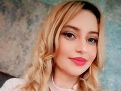 IsabellaRoaX - female with brown hair webcam at xLoveCam