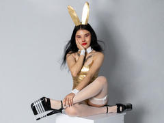 IsabellaVani - female with black hair and  small tits webcam at LiveJasmin
