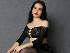 IsabellaVani - female with black hair and  small tits webcam at LiveJasmin