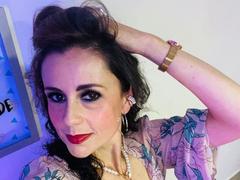 BessieCo - female with brown hair webcam at xLoveCam