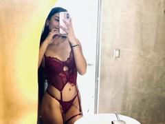 IsabellaaDreams - female with black hair and  big tits webcam at xLoveCam