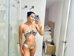 IsabellaaDreams - female with black hair and  big tits webcam at xLoveCam
