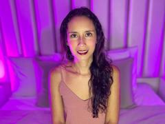 IsabellaaSmith - female with brown hair webcam at xLoveCam