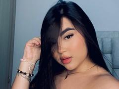 IsabellaaSweett - female with black hair webcam at xLoveCam