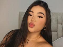 IsabellaaSweett - female with black hair webcam at xLoveCam