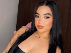 IsabellaaSweett - female with black hair webcam at xLoveCam