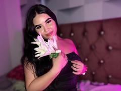 IsabellaaSweett - female with black hair webcam at xLoveCam