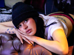 IsadoraFalzone - shemale with black hair webcam at LiveJasmin