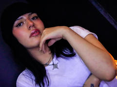 IsadoraFalzone - shemale with black hair webcam at LiveJasmin