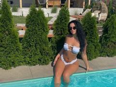 IsadoraReyes - female with black hair webcam at xLoveCam