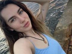 Isaya - female with brown hair webcam at xLoveCam