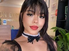 IsisAna - female with black hair and  small tits webcam at xLoveCam