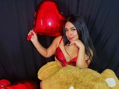 IsisLauneth - female with black hair webcam at LiveJasmin