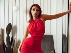 IsoldeBliss - female with brown hair webcam at LiveJasmin