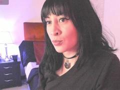 IsisDiosa - female with black hair webcam at xLoveCam