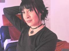 IsisDiosa - female with black hair webcam at xLoveCam