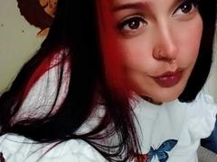 IsyMoon from xLoveCam