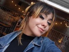 IvonnySakura - female with brown hair and  big tits webcam at xLoveCam