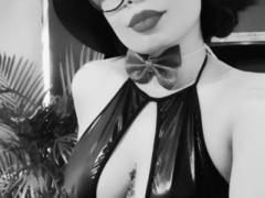 IvvannaParis - female with brown hair and  small tits webcam at xLoveCam