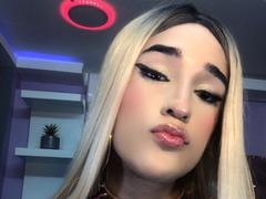 IvyJanee - shemale webcam at xLoveCam