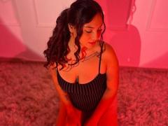 IvyJoness - female with brown hair webcam at xLoveCam