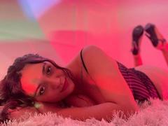 IvyJoness - female with brown hair webcam at xLoveCam