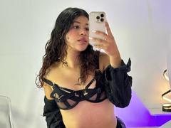 IvyRoses - female with brown hair webcam at LiveJasmin