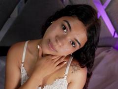 IvyRoses - female with brown hair webcam at LiveJasmin