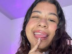 IvyRoses - female with brown hair webcam at LiveJasmin