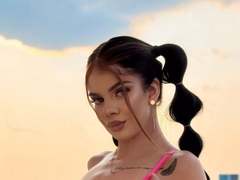 IvyRaven - female with black hair and  small tits webcam at xLoveCam