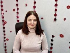 IzabelSunny - female with brown hair webcam at xLoveCam