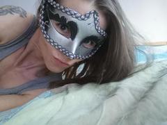 Izabella-mit-Z-hot - female with brown hair webcam at xLoveCam