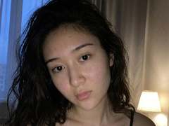 IzettaDingel - female with black hair and  big tits webcam at xLoveCam
