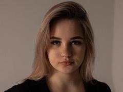 IzolaKlinglesmith - female webcam at xLoveCam