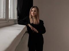 IzolaKlinglesmith - female webcam at xLoveCam