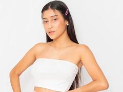 IzzyGrey from xLoveCam