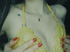 IsabelleBennett - female with black hair and  small tits webcam at LiveJasmin