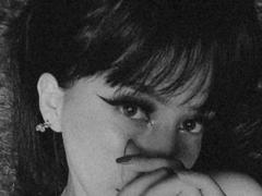 IsabelleBennett - female with black hair and  small tits webcam at LiveJasmin