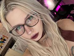 JacqueBridenstine - female webcam at xLoveCam