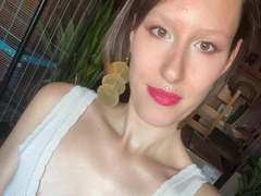 JadeFrenchKiss - female with brown hair webcam at xLoveCam