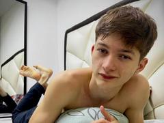 JakeDavins - male webcam at xLoveCam