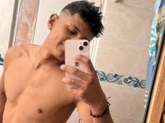 JamessHott - male webcam at xLoveCam