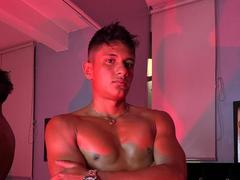 JamessHott - male webcam at xLoveCam