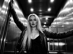 JaneOSweetAh - blond female with  big tits webcam at xLoveCam