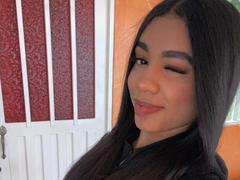 JanneClowses - female with black hair webcam at xLoveCam