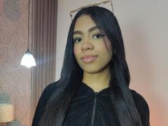 JanneClowses - female with black hair webcam at xLoveCam
