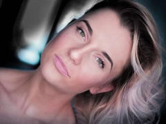 JayJayPink-hot - blond female webcam at xLoveCam