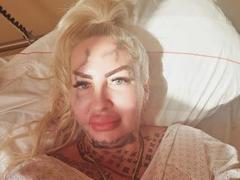 Jeanny-Bln-hot - blond female webcam at xLoveCam