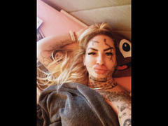 Jeanny-Bln-hot - blond female webcam at xLoveCam