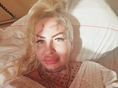 Jeanny-Bln-hot - blond female webcam at xLoveCam